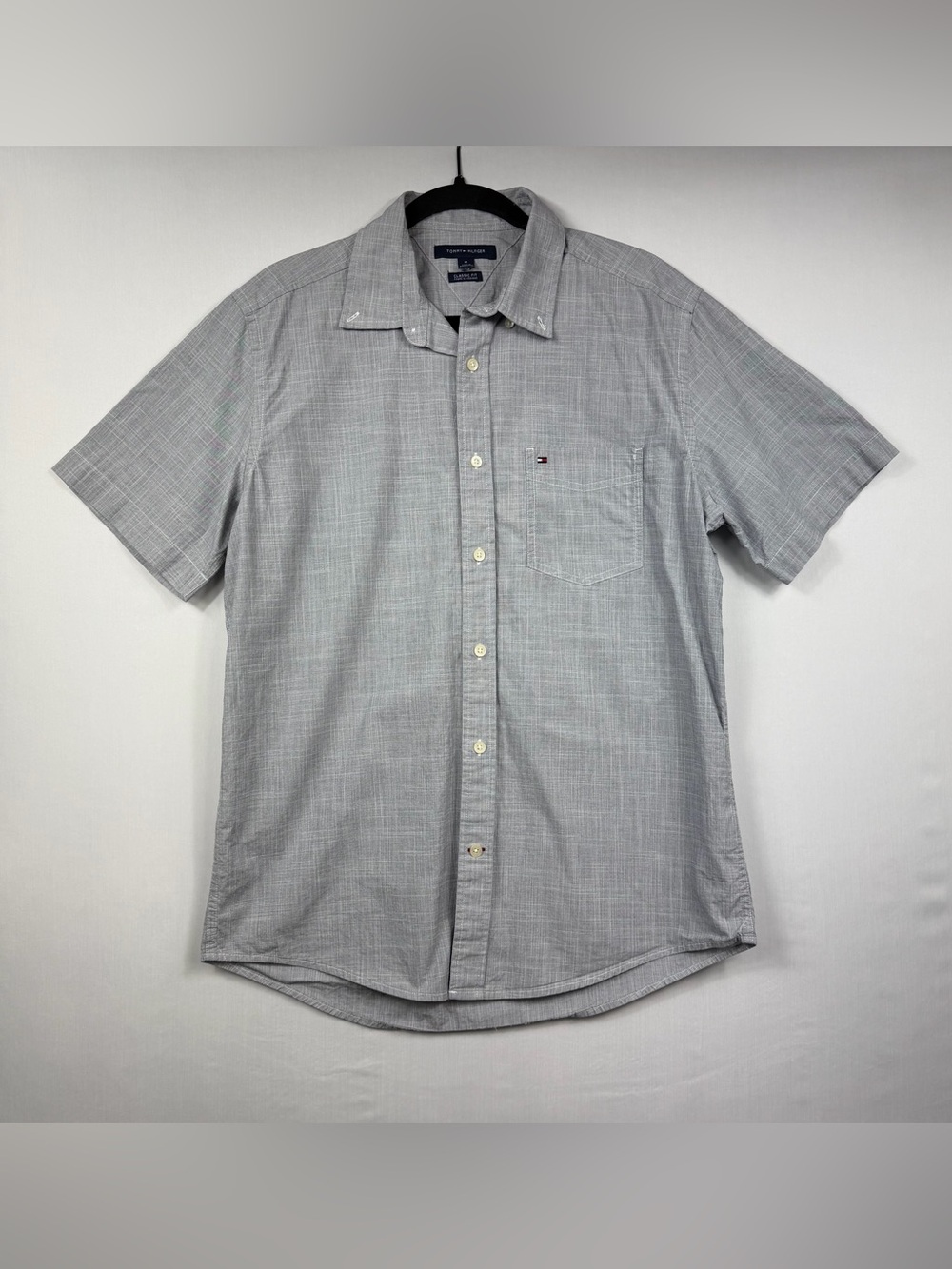 Tommy Hilfiger Men’s Gray Classic Fit Short Sleeve Button-Up Shirt Size Medium